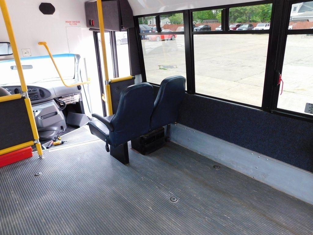 Ford Econoline E-450 2004