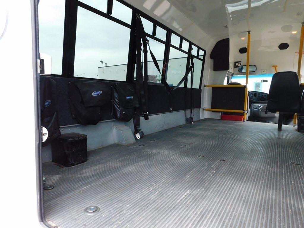 Ford Econoline E-450 2004