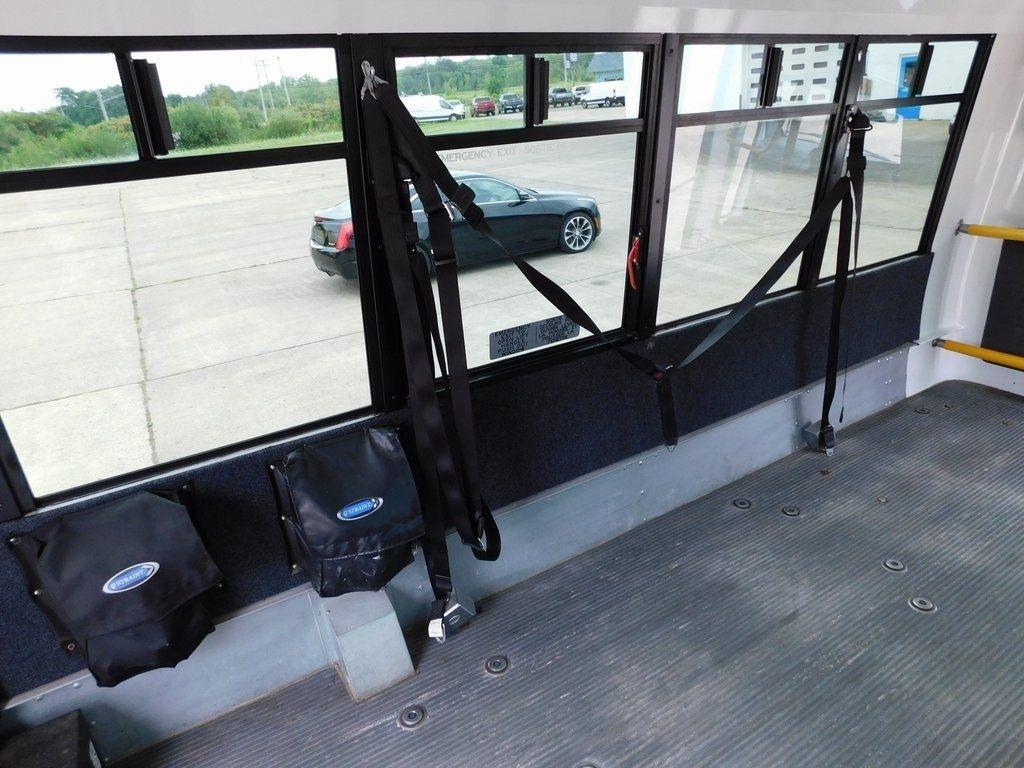 Ford Econoline E-450 2004