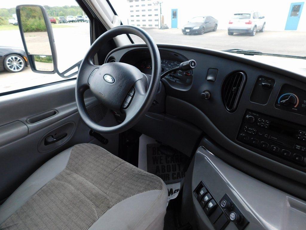 Ford Econoline E-450 2004