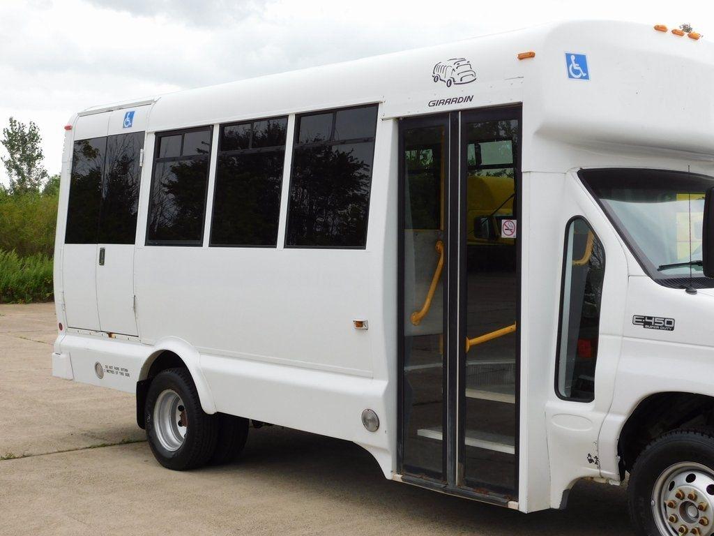 Ford Econoline E-450 2004