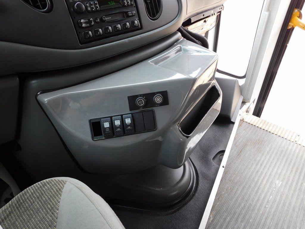 Ford Econoline E-450 2004