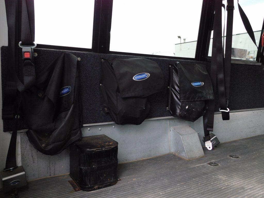 Ford Econoline E-450 2004
