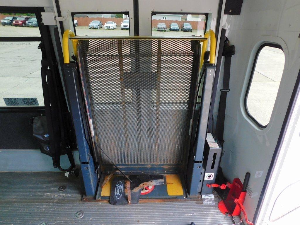 Ford Econoline E-450 2004