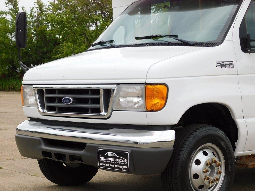 Ford Econoline E-450 2004