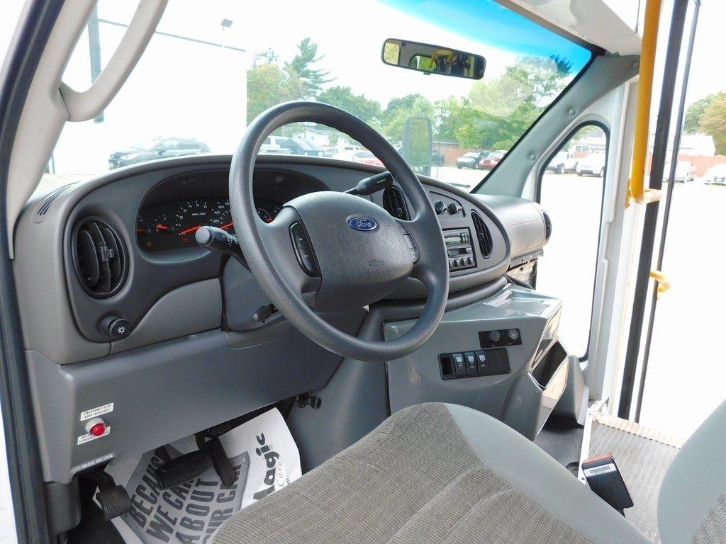 Ford Econoline E-450 2004