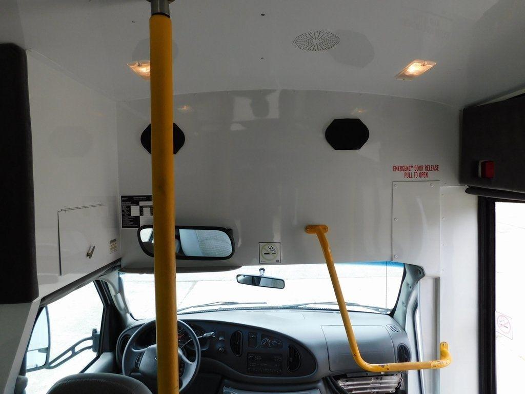 Ford Econoline E-450 2004
