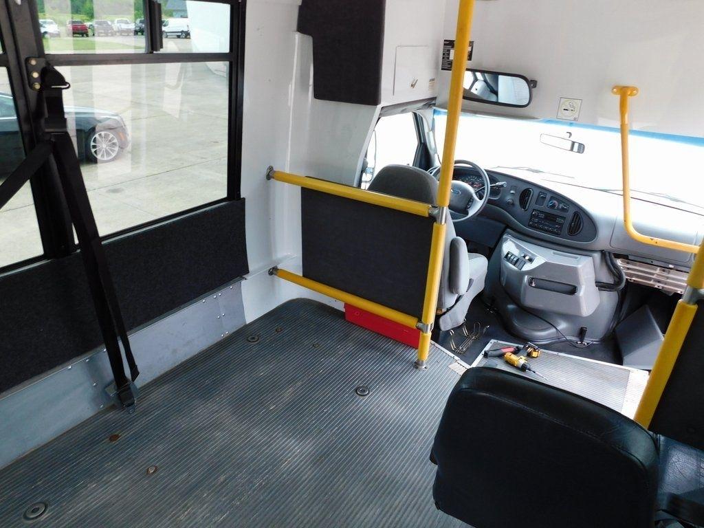 Ford Econoline E-450 2004