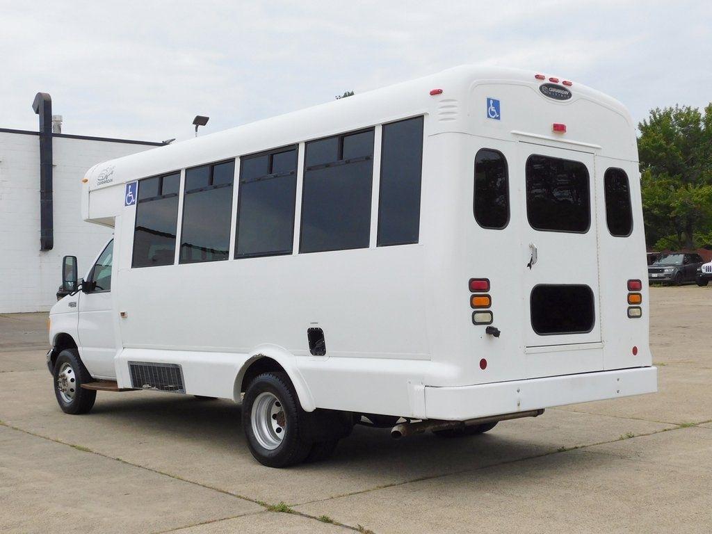 Ford Econoline E-450 2004