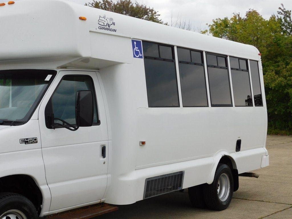 Ford Econoline E-450 2004