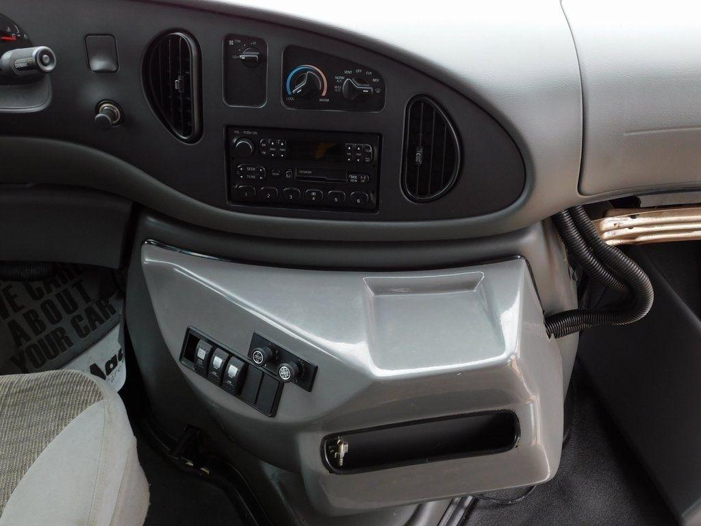 Ford Econoline E-450 2004