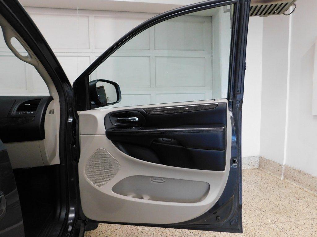 Dodge Grand Caravan Express 2011
