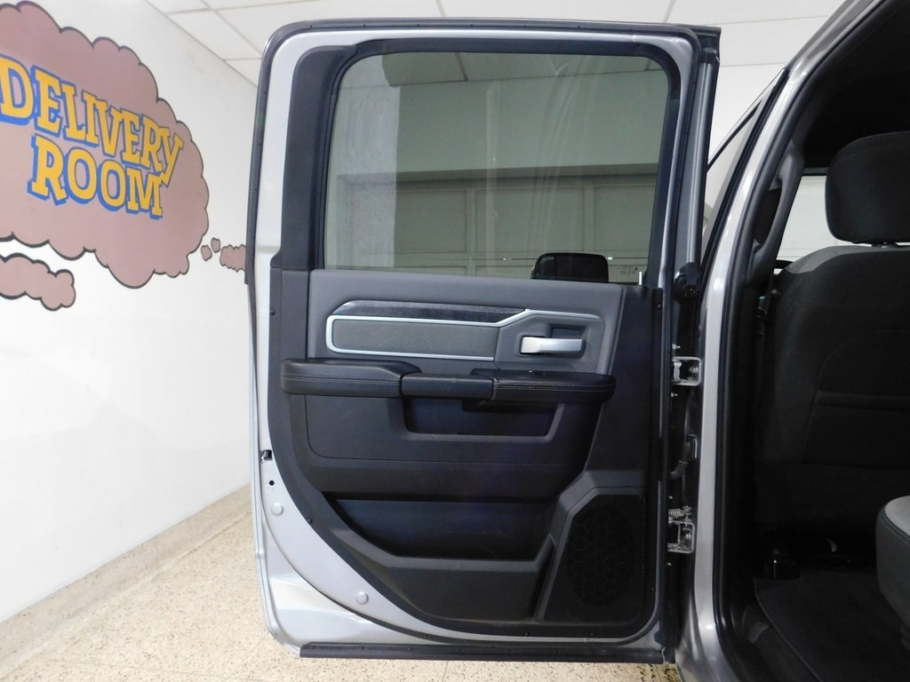 RAM 2500 Tradesman Crew Cab SWB 4WD 2022