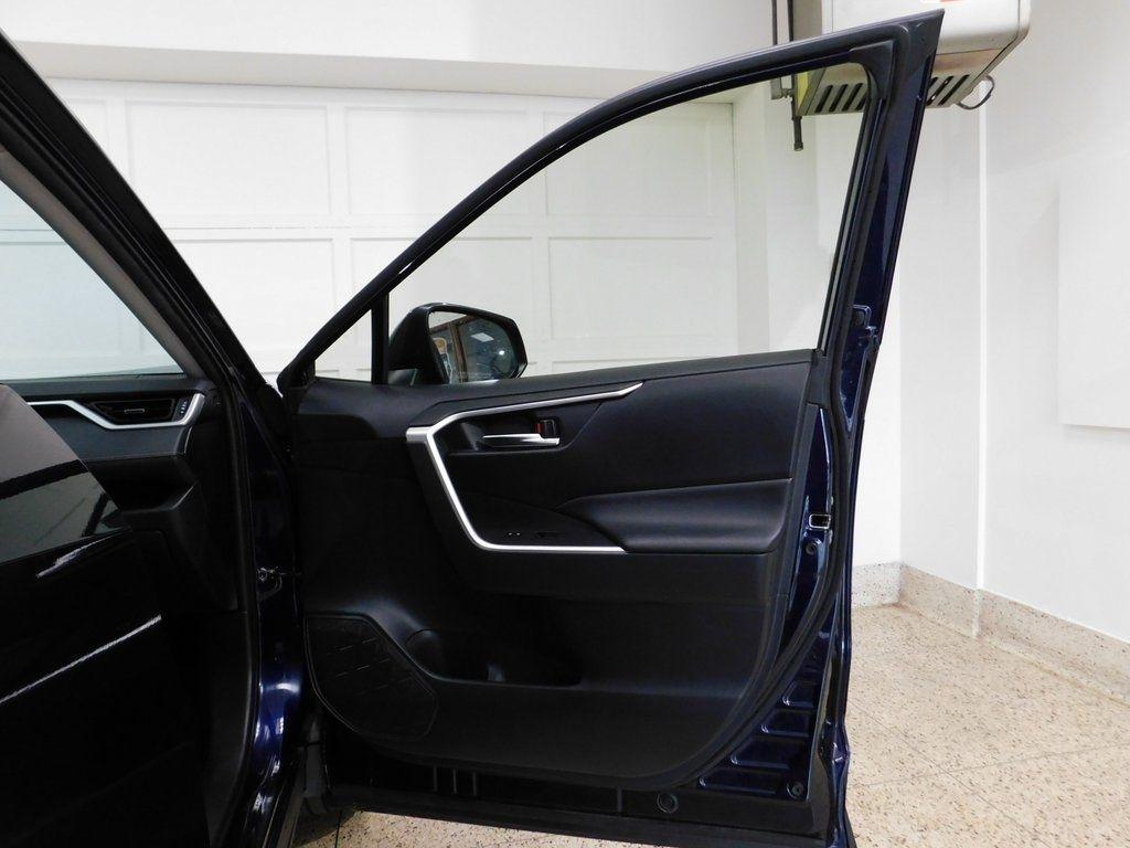 Toyota RAV4 XLE Premium AWD 2019