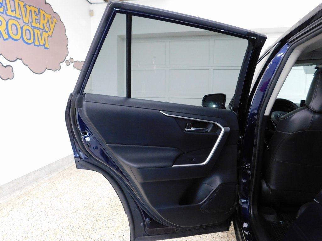 Toyota RAV4 XLE Premium AWD 2019