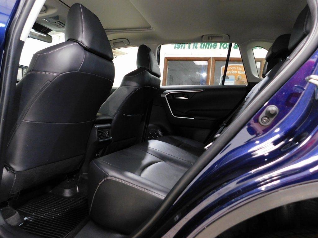 Toyota RAV4 XLE Premium AWD 2019