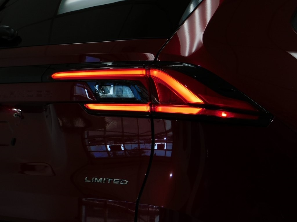 Toyota Grand Highlander Limited AWD 2024