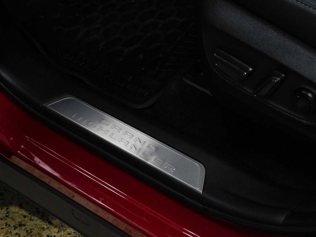 Toyota Grand Highlander Limited AWD 2024