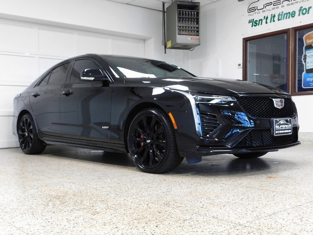2023 Cadillac CT4 V photo 3
