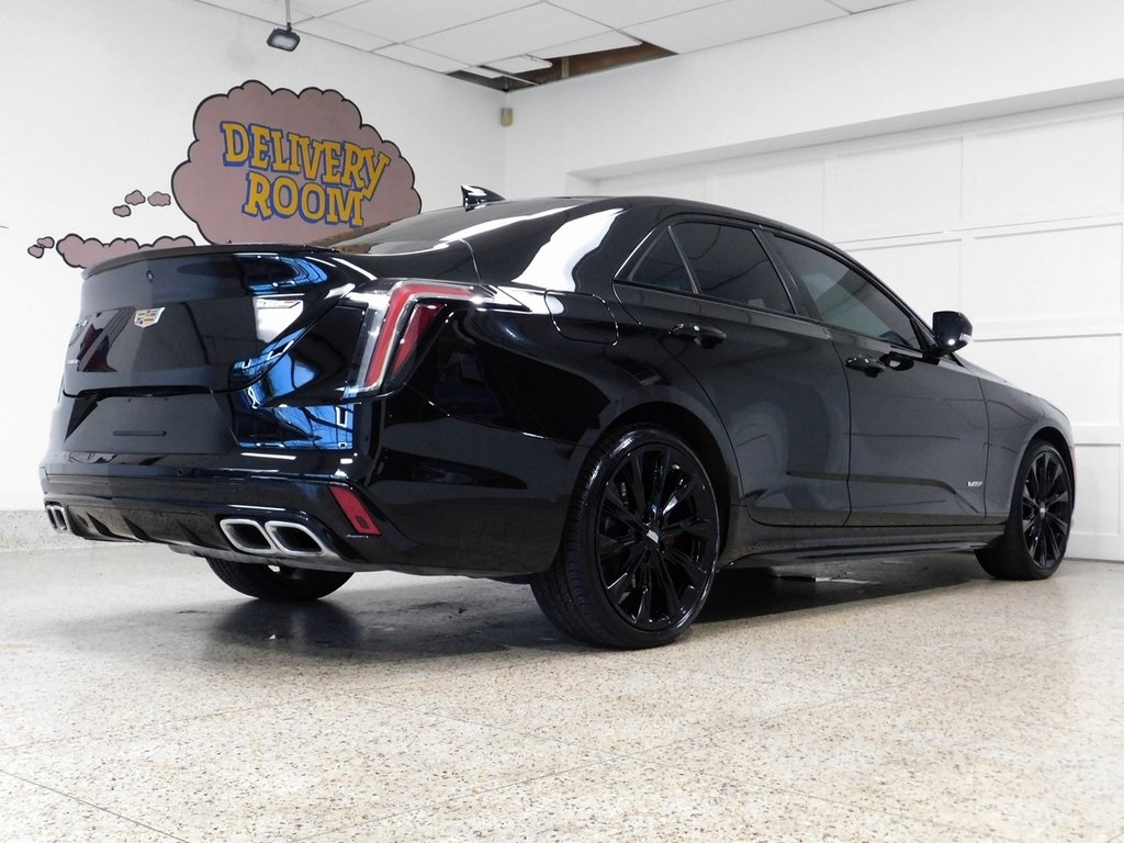 2023 Cadillac CT4 V photo 4