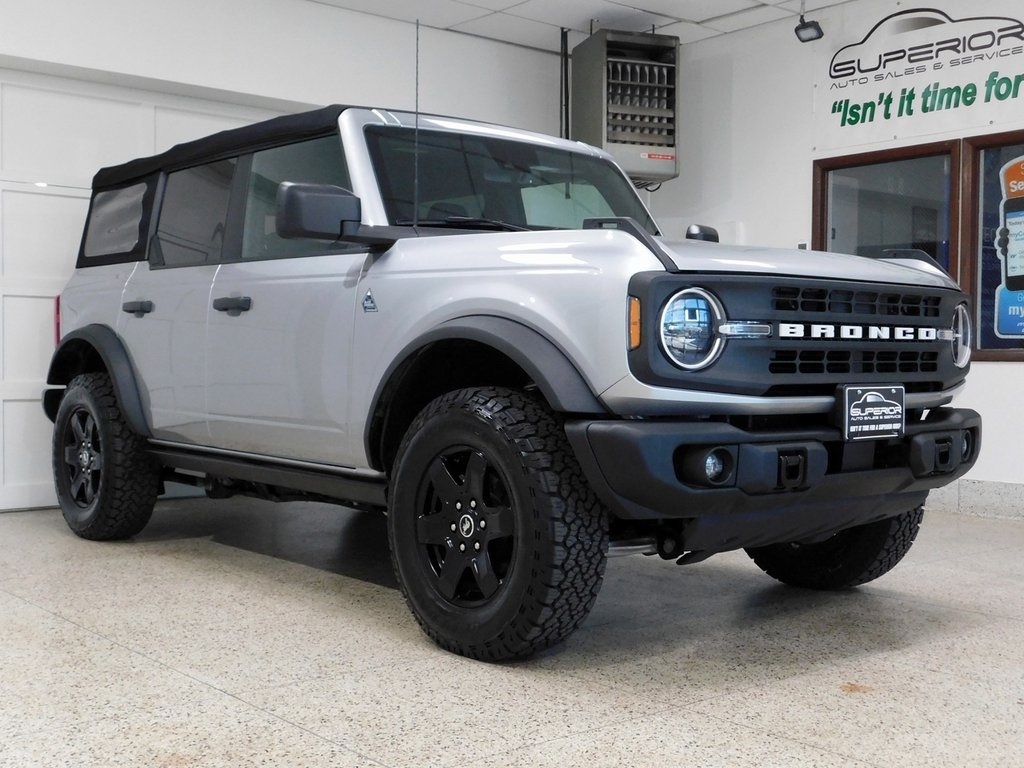 2022 Ford Bronco Black Diamond photo 3