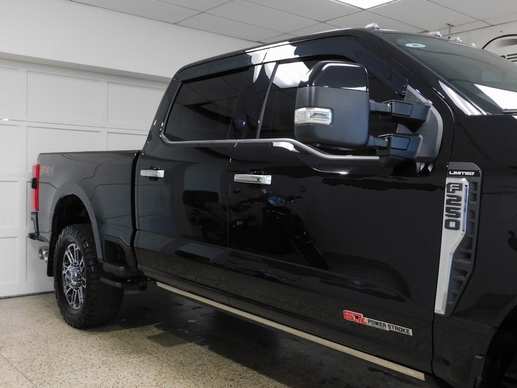 Ford F-250 SD Limited Crew Cab 4WD 2023