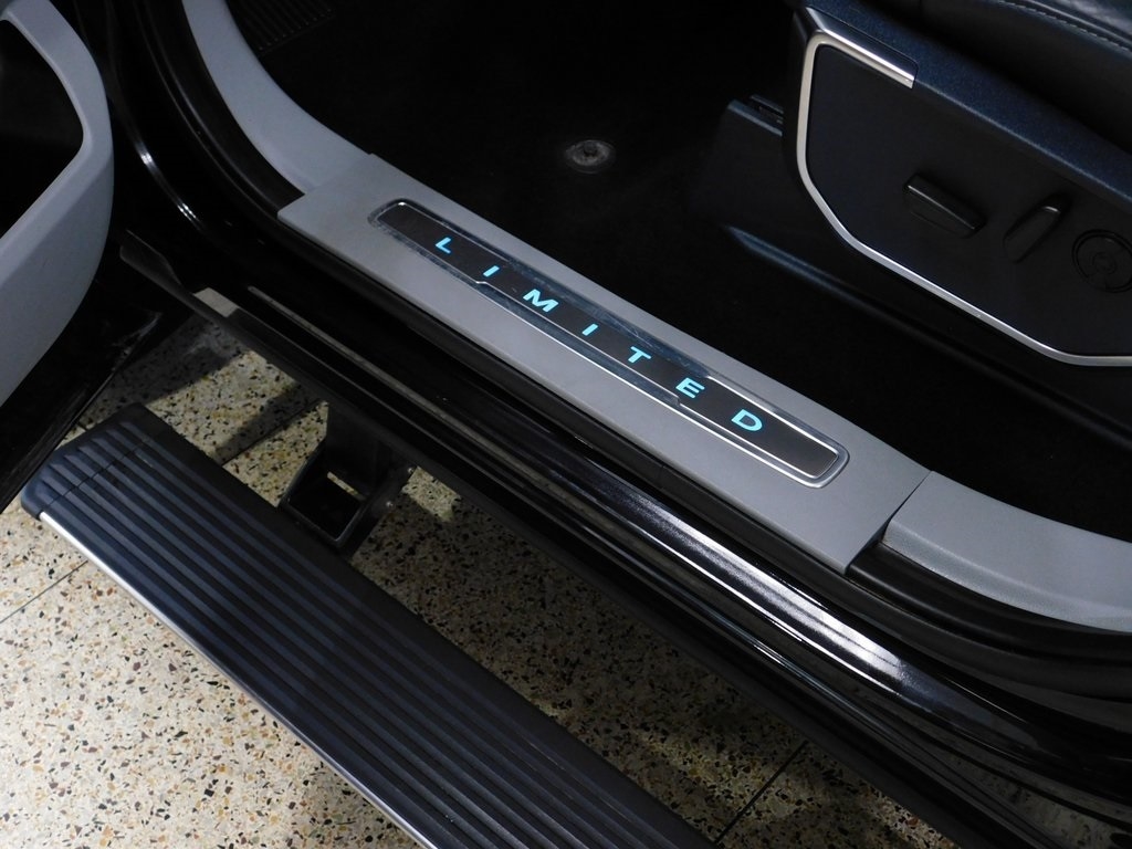 Ford F-250 SD Limited Crew Cab 4WD 2023