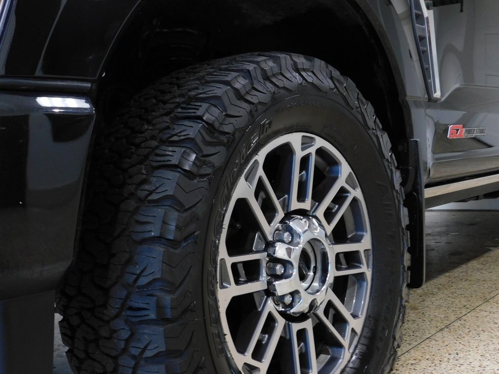 Ford F-250 SD Limited Crew Cab 4WD 2023