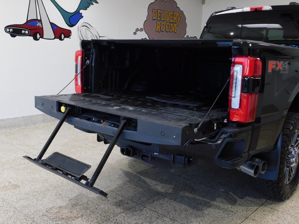 Ford F-250 SD Limited Crew Cab 4WD 2023