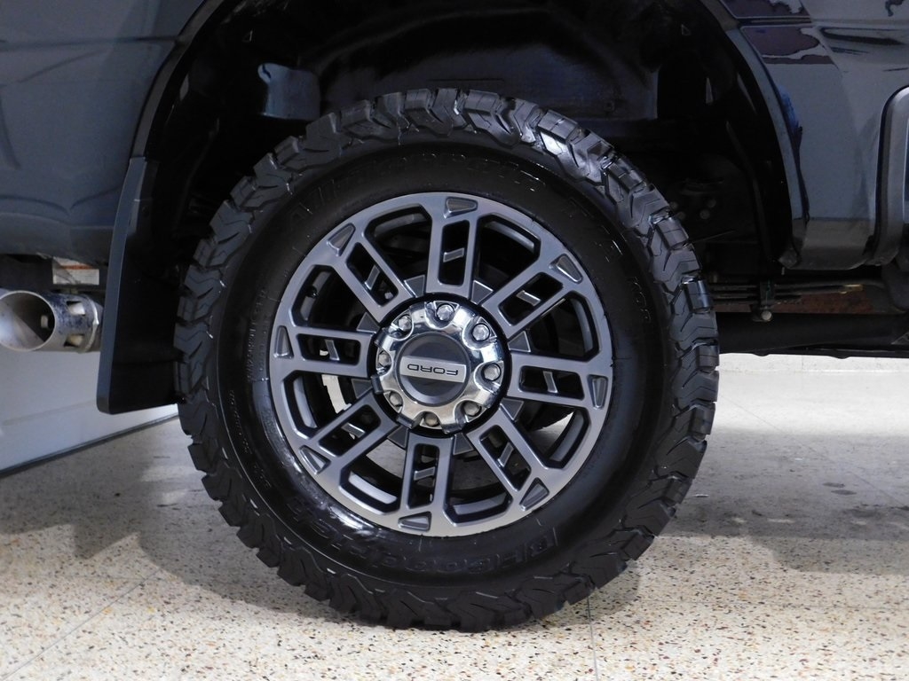 Ford F-250 SD Limited Crew Cab 4WD 2023