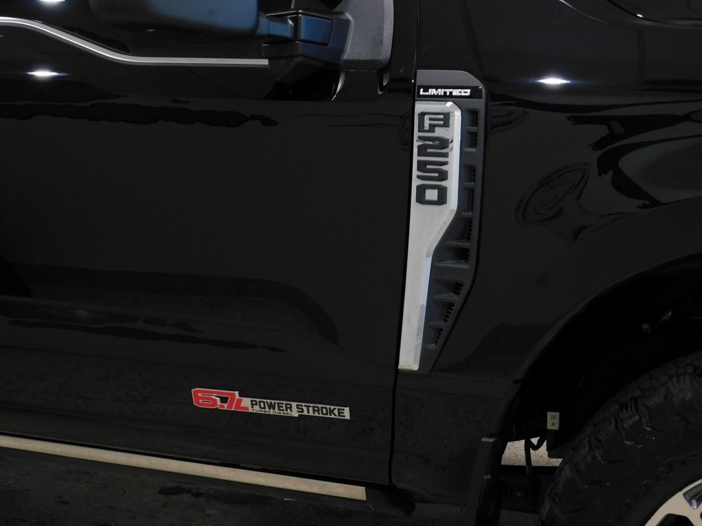 Ford F-250 SD Limited Crew Cab 4WD 2023