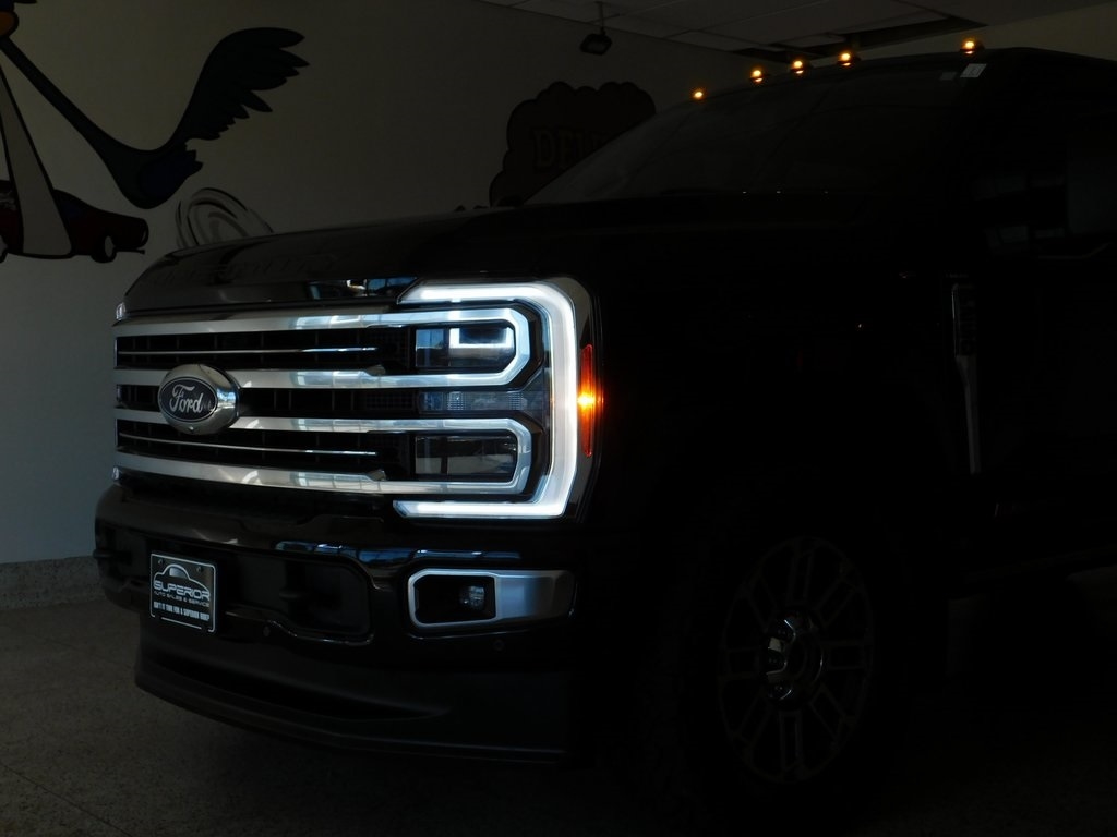 Ford F-250 SD Limited Crew Cab 4WD 2023