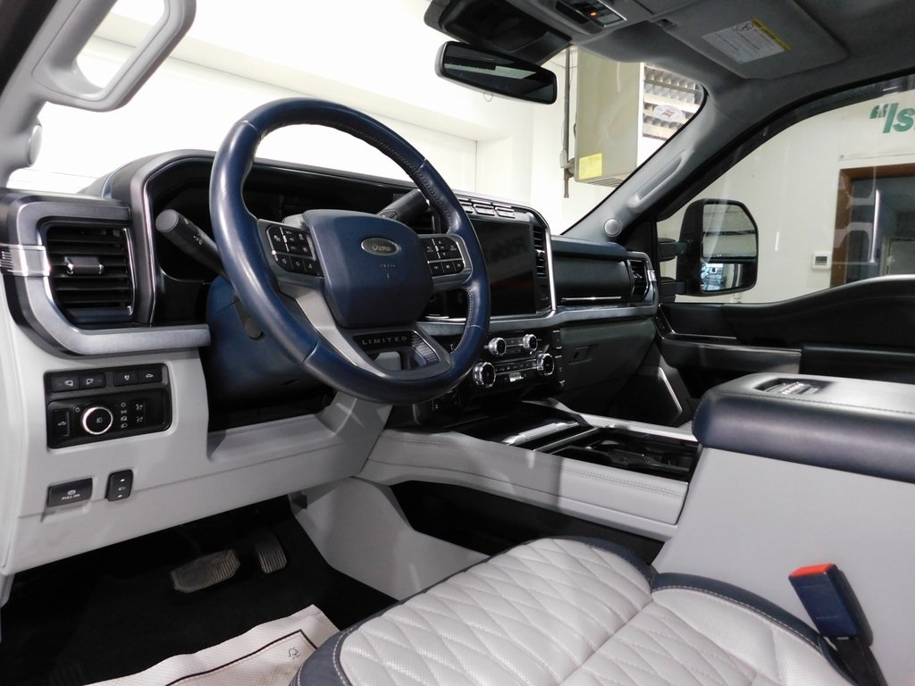 Ford F-250 SD Limited Crew Cab 4WD 2023