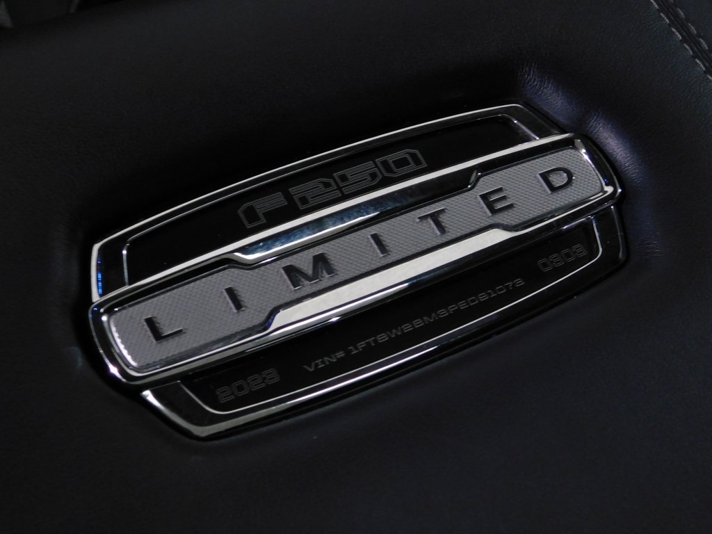 Ford F-250 SD Limited Crew Cab 4WD 2023