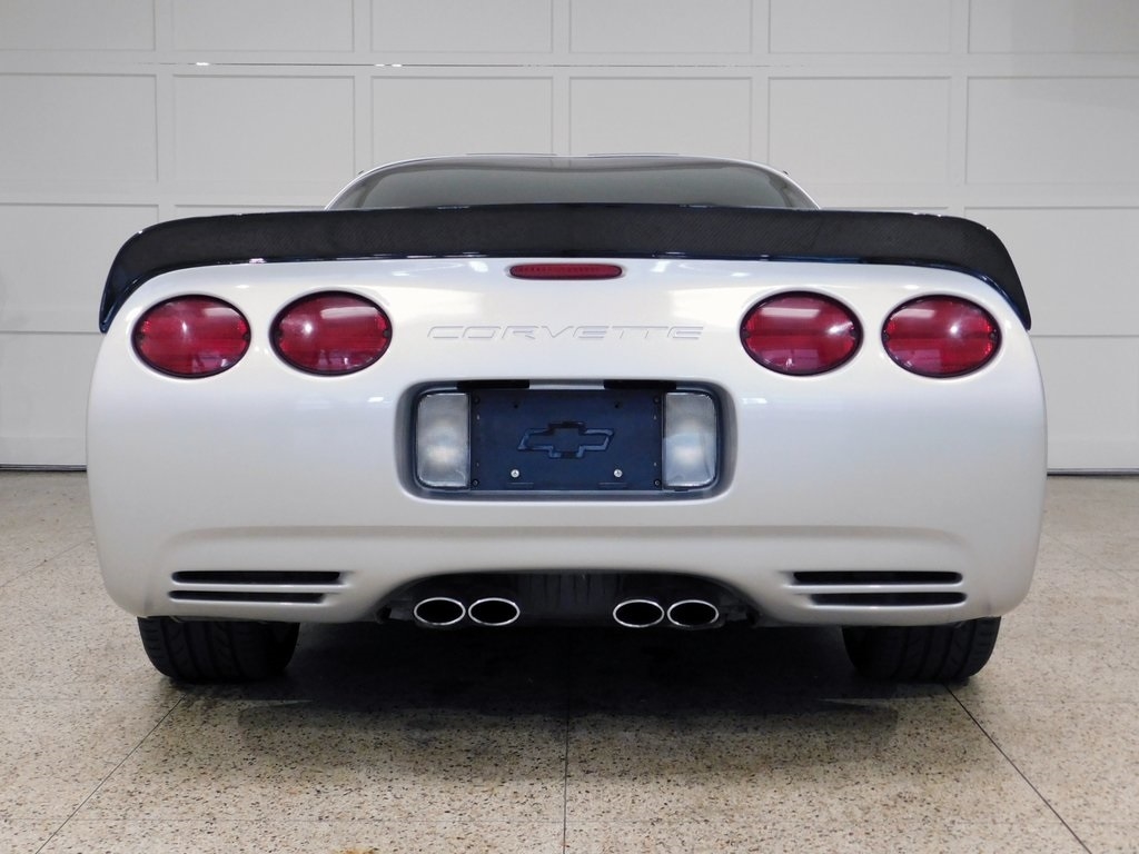 2001 Chevrolet Corvette Coupe photo 2