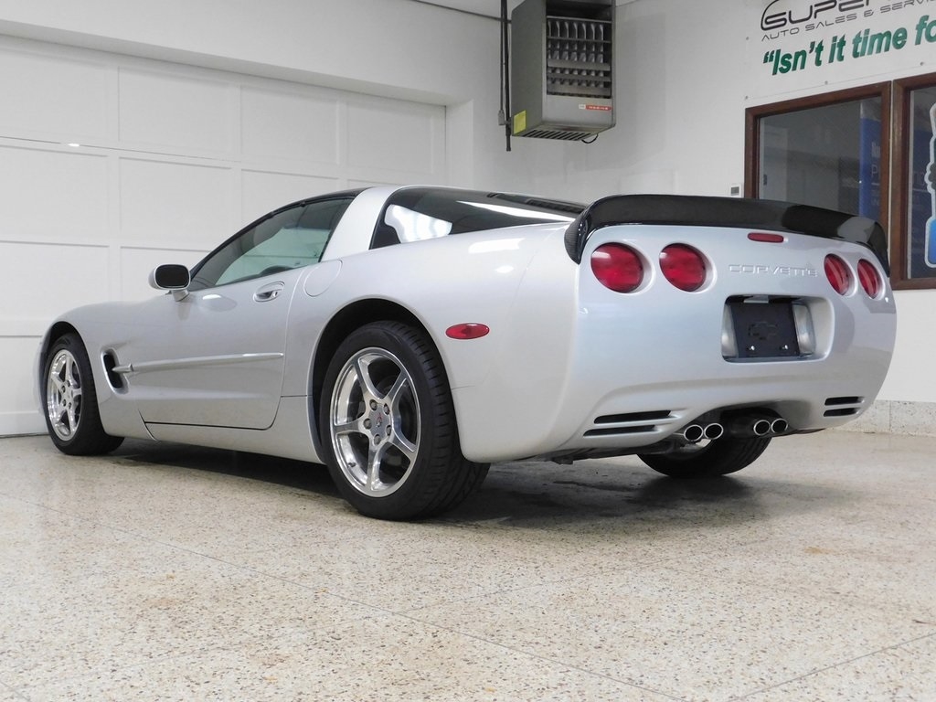 2001 Chevrolet Corvette Coupe photo 3