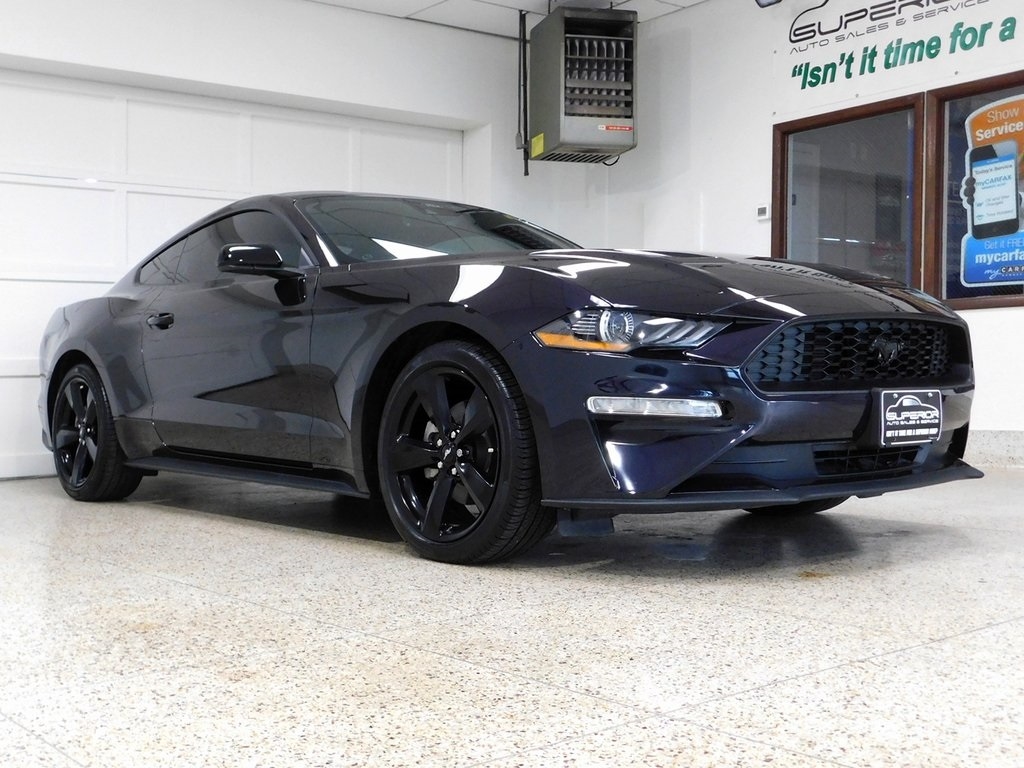 2022 Ford Mustang EcoBoost photo 3