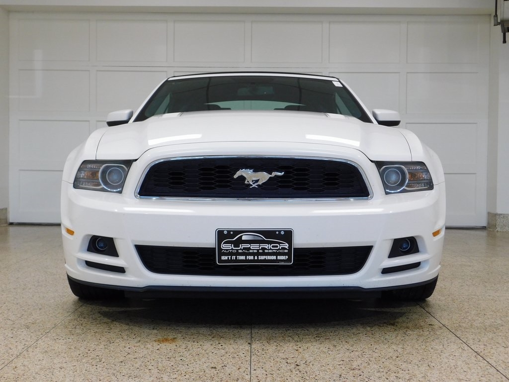 2013 Ford Mustang GT Convertible photo 4
