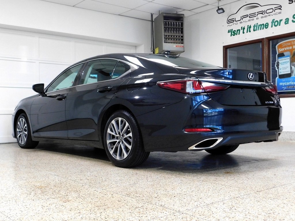 2022 Lexus ES 350 Base photo 2