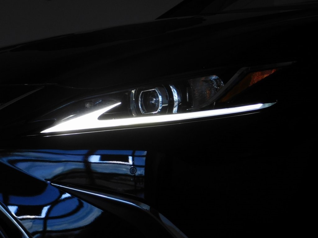 Lexus ES 350 Base 2022