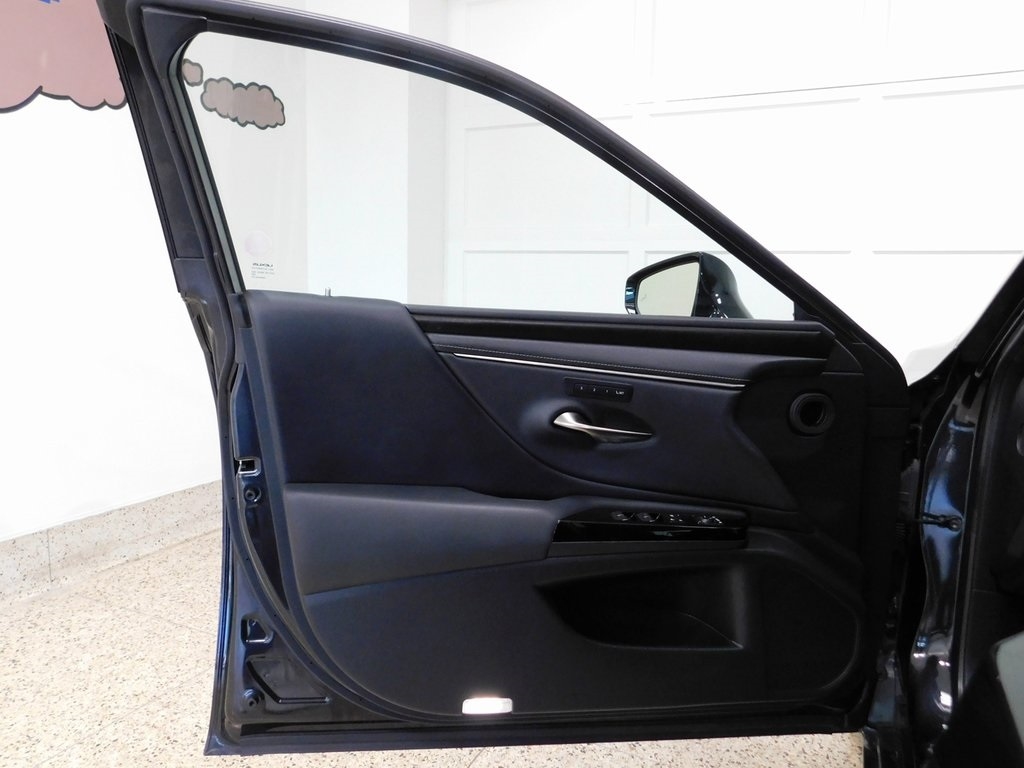 Lexus ES 350 Base 2022