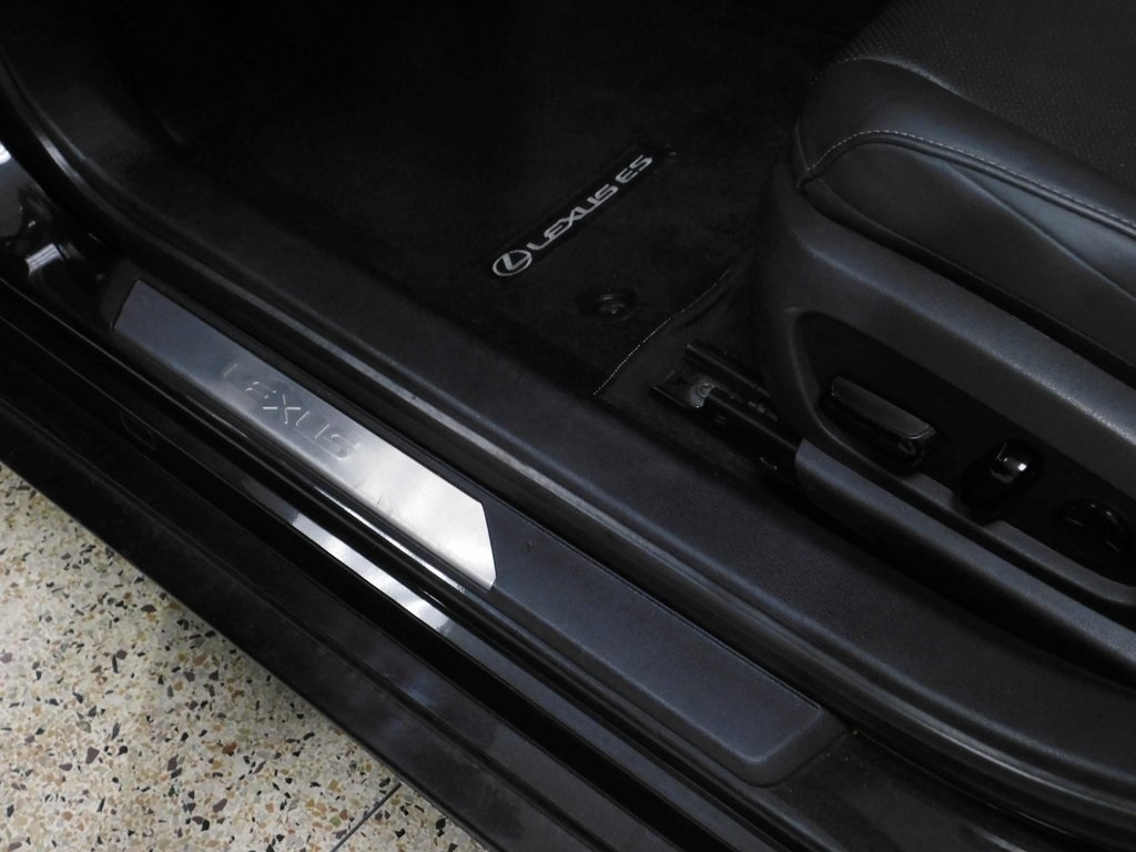 Lexus ES 350 Base 2022