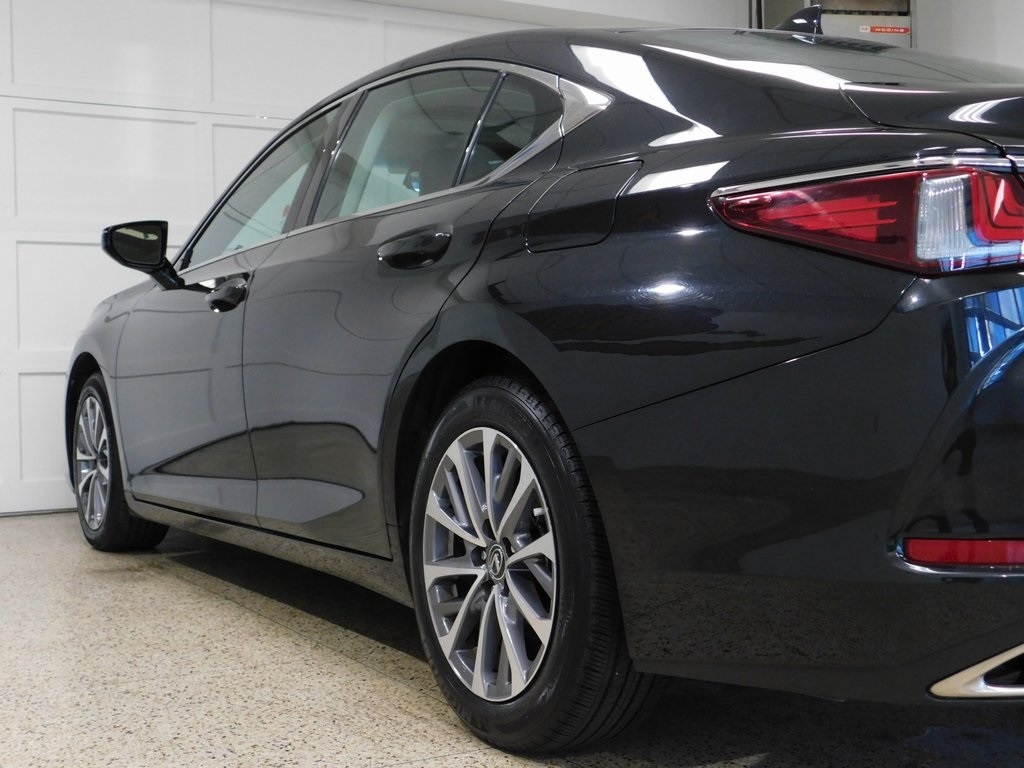 Lexus ES 350 Base 2022