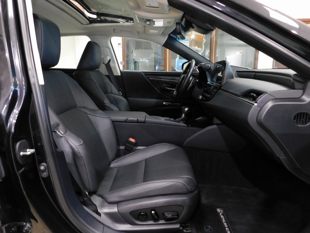 Lexus ES 350 Base 2022