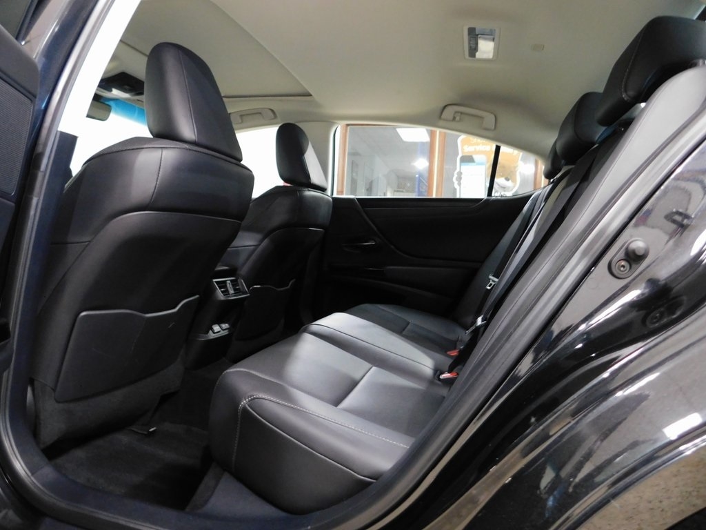 Lexus ES 350 Base 2022