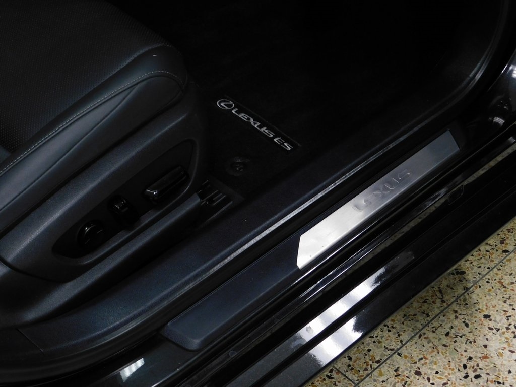 Lexus ES 350 Base 2022