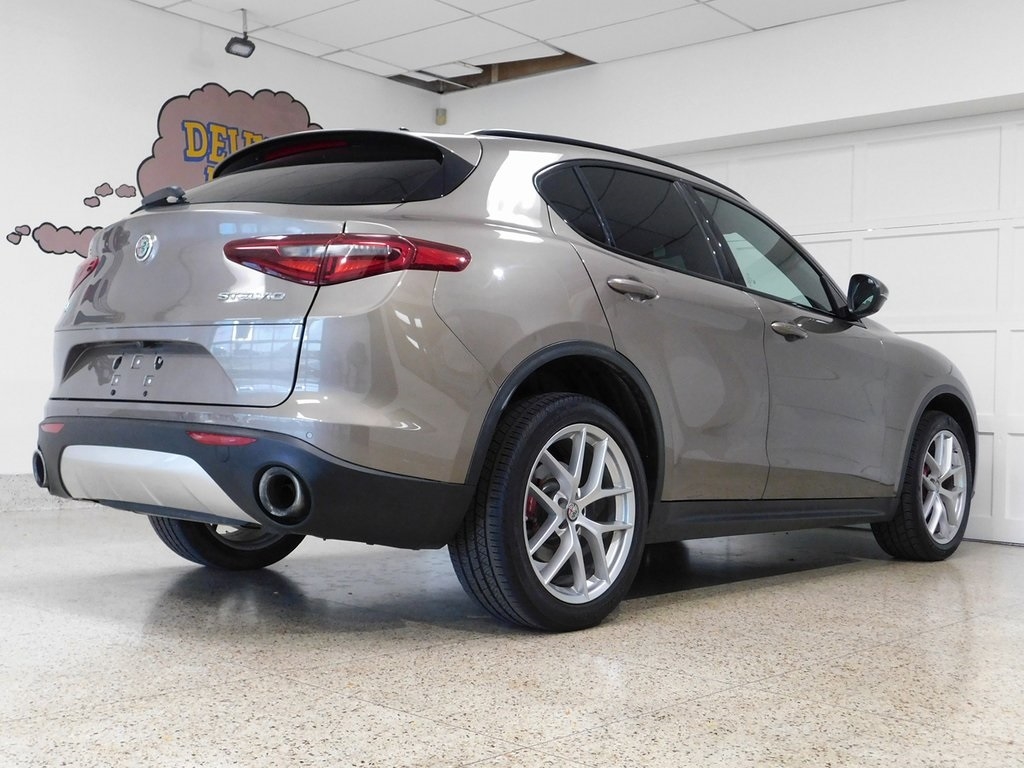 2019 Alfa Romeo Stelvio Ti photo 4
