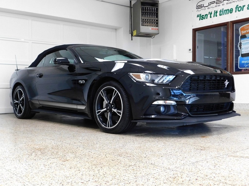 2016 Ford Mustang GT Convertible photo 3