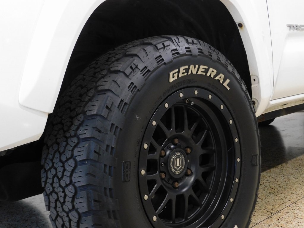 Toyota Tacoma Limited Double Cab V6 6AT 4WD 2017