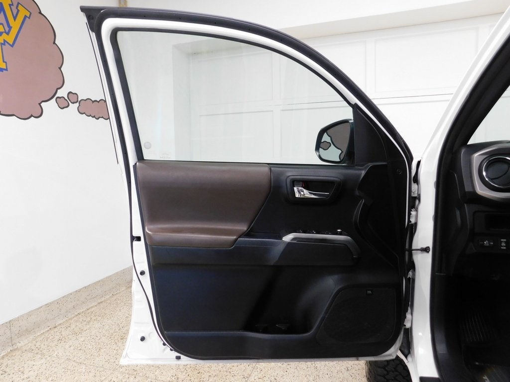 Toyota Tacoma Limited Double Cab V6 6AT 4WD 2017